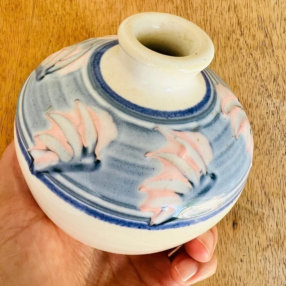 Small Pottery Bud Vase - Picture 5 of 6